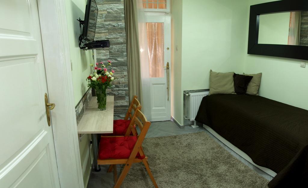 Apartament Citihost Karoly Koerut